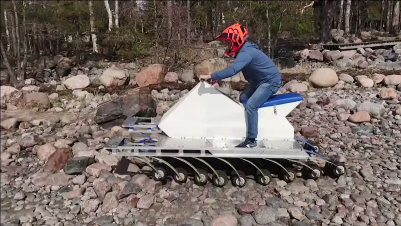 Nuk ka pengesë që e ndal, motori “shumëkëmbësh” ia kalon makinave më të mira “4×4”