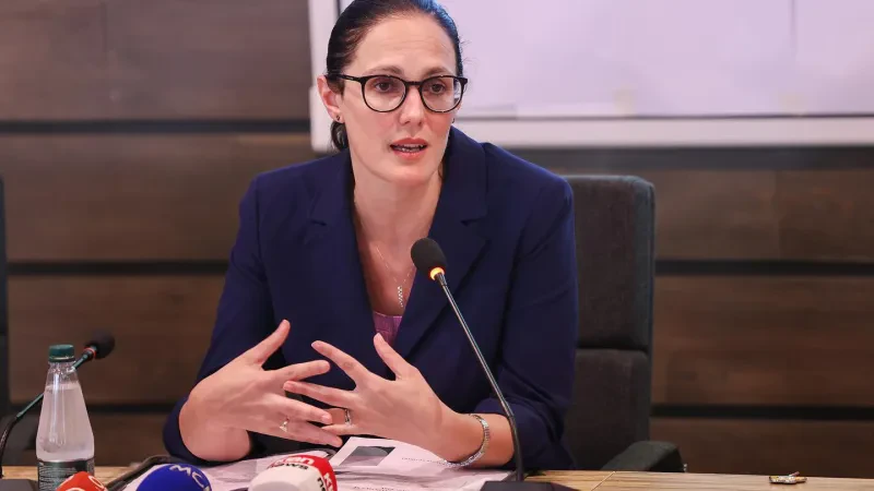 ‘Thashethem vere’! Përgënjeshtrohet lajmi për shkarkimin e ministres së Financave Delina Ibrahimaj