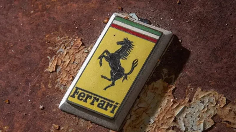 Ferrari i shkatërruar i Mbretit që mund të shitet për 2 milionë euro