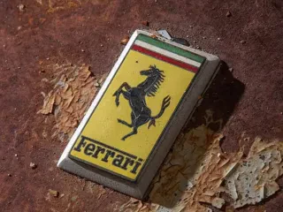 Ferrari i shkatërruar i Mbretit që mund të shitet për 2 milionë euro
