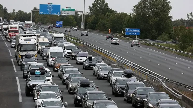 Pirja e duhanit në makina: Cilat janë rregullat në Europë dhe në Shqipëri?!