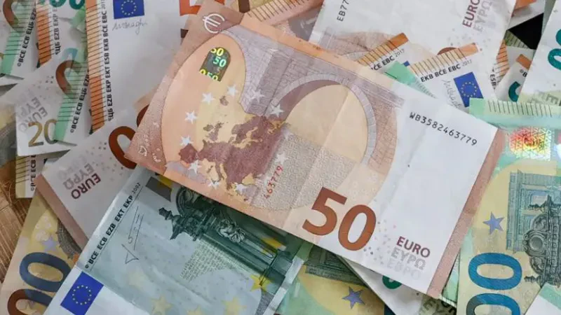 Eurot “lumë” në Shqipëri, BSH raporton mbi deeuroizimin – “Vështirë të dallohen efektet. Agjentët t’u rrinë larg transaksioneve të sforcuara”