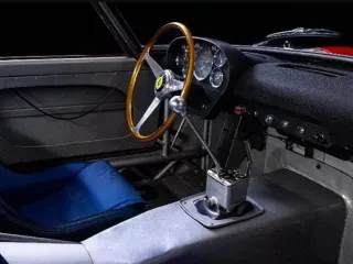 “Grali i Shenjtë” i koleksionistëve, makina Ferrari që do të shitet për një çmim rekord