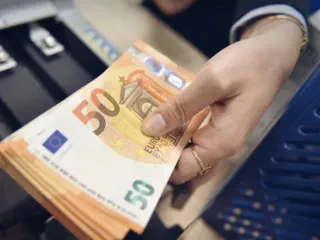 Pse bizneset nuk po marrin mjaftueshëm kredi? – Prençe: Kemi ngrirë investimet, po shkurtojmë staf