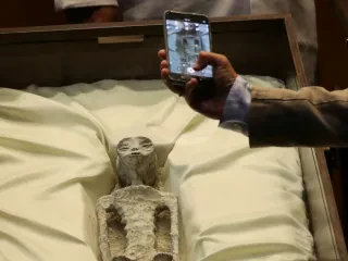 Dy “kufoma alienësh” 1000-vjeçare përpara Kongresit të Meksikës