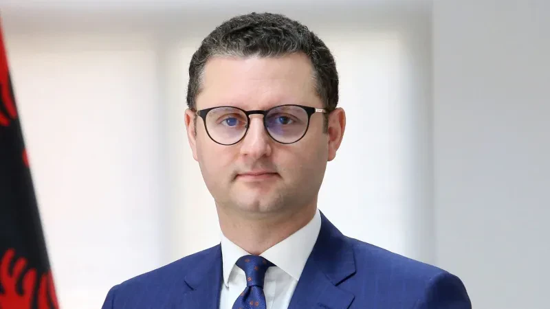 Kush është ministri që do ketë në “dorë” taksat e shqiptarëve? – Kuvendi voton kreun e ri të Financave. Ibrahimaj “mbron” sipërmarrjen