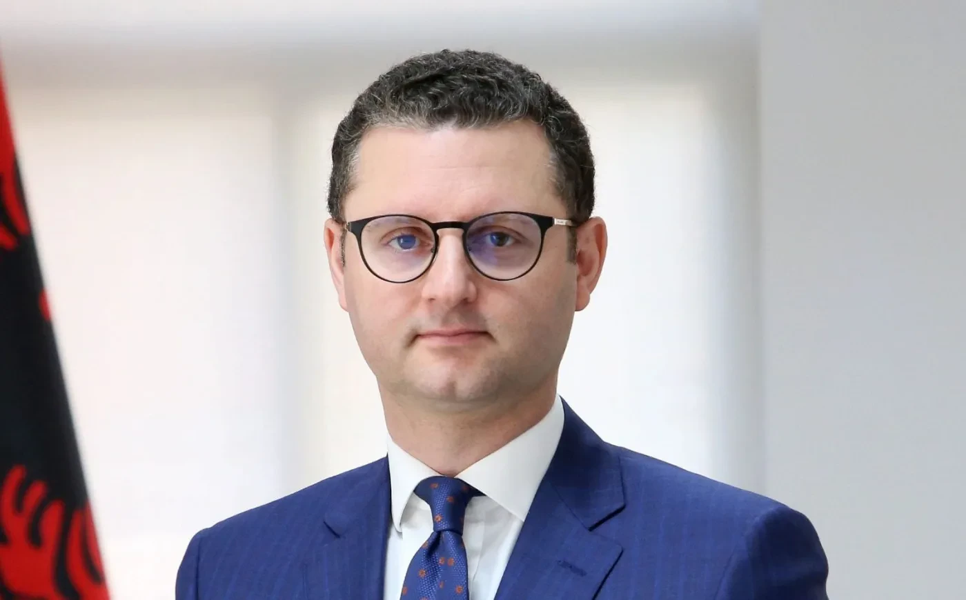 Kush është ministri që do ketë në “dorë” taksat e shqiptarëve? – Kuvendi voton kreun e ri të Financave. Ibrahimaj “mbron” sipërmarrjen