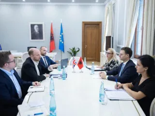Mete takim me ambasadorin e Mbretërisë së Bashkuar – Në diskutim marrëdhëniet ekonomike dhe Procesi i Berlinit