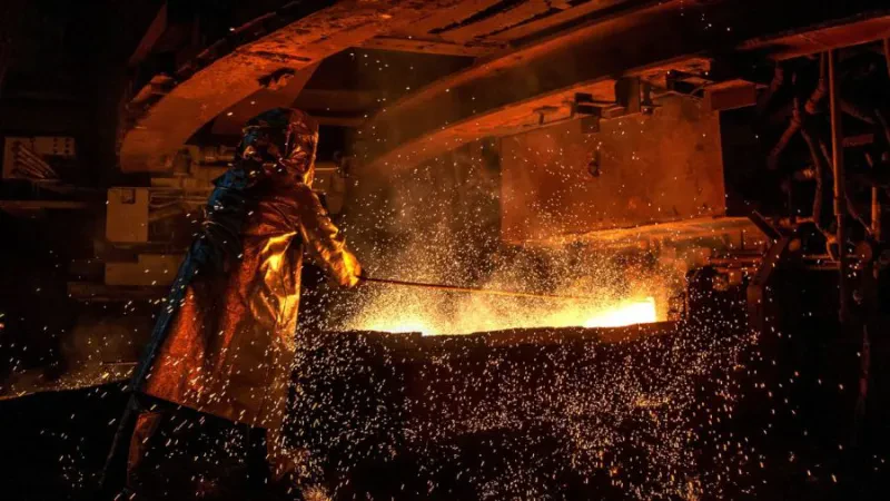 Industria dominohet nga nafta, hekuri dhe kromi – Vlera për 2022 arriti 108.6 mld lekë. Këpucët dhe pijet joalkoolike kryesojnë sasinë
