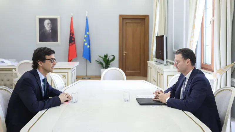 Ministri Mete takim me Përfaqësuesin e FMN – Në diskutim reforma e financave publike dhe konsolidimi fiskal