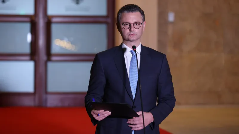 110 milion USD për rritjen e pagave, kush përfiton? – Qeveria miraton pr.buxhetin 2024/ Mete: Më shumëpara’ për pensionet dhe mbrojtjen sociale
