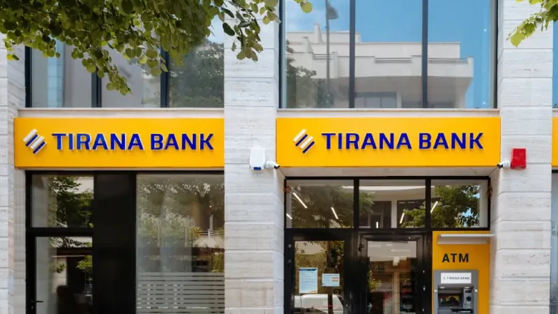 Tirana Bank, sponsorizon laborator për studentët e FTI – Mustafa: Studentët partnerë të rrugëtimit drejt transformimit Digital