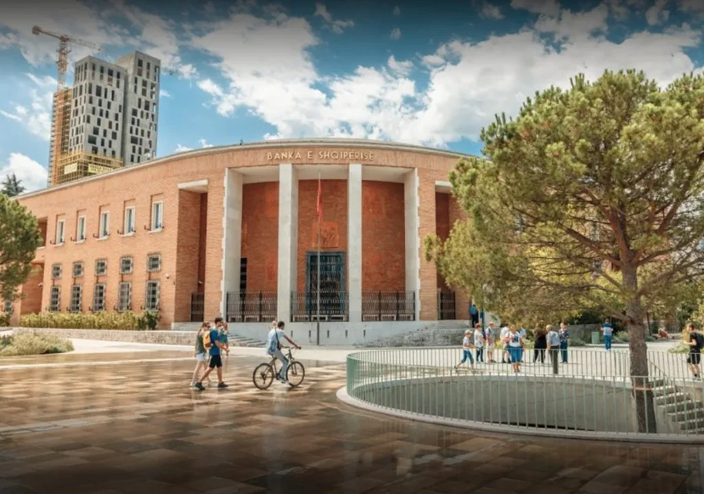BSH, pro vendosjes së kufirit të parave Cash – Sejko: Formalizohet ekonomia, ulet rreziku i pastrimit të parave