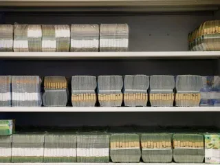 Edhe shoqëritë e kursim-kreditit, kasat plot me euro – Volumi i monedhave dhe kartmonedhave të SHKK-ve, mbi 110 Milionë euro në 2023