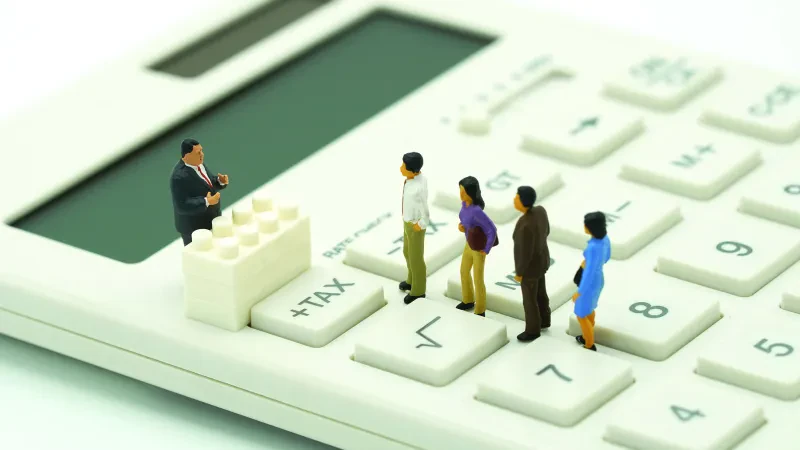 Çfarë taksash do të ndryshojnë në 2024-ën? – Paketa fiskale/ Ndërhyrje në disa industri, preken biznese dhe qytetarë