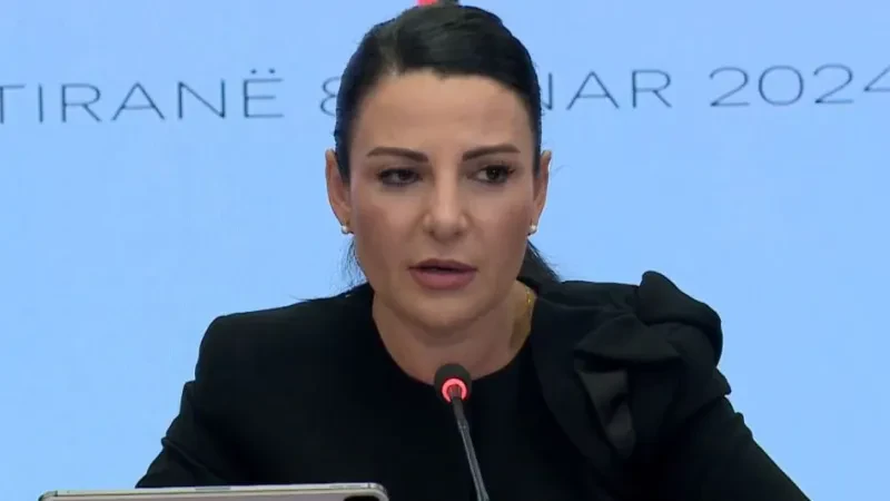 Balluku thirrje bizneseve: Mos bini pre e abuzimit duke blerë dokumentacione për parqe fotovoltaike!