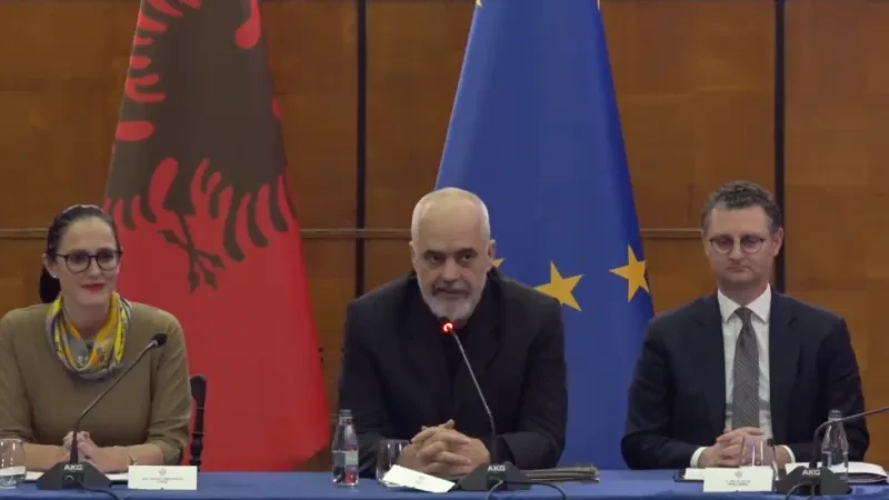 Biznesi, me “shtëpi” të re te piramida – Rama: Ulet papunësia, rriten investimet e huaja. “Shtëpia e re e biznesit do të jetë në një nga kubat e piramidës”