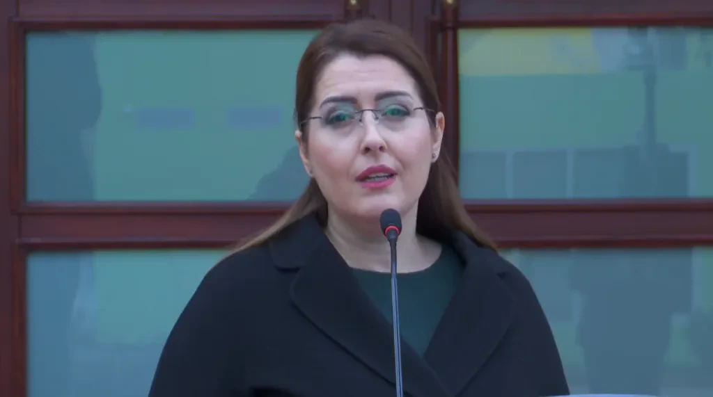 Hapet dega e kolegjit të Europës në Tiranë – Manastirliu: Qeveria do të financoj deri në 5 bursa për studentët shqiptar