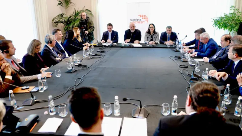 Mbahet takimi i radhës te Shtëpia e Biznesit / Ministri Mete: Inovacioni në sistemin financiar i shërben zhvillimit ekonomik të vendit