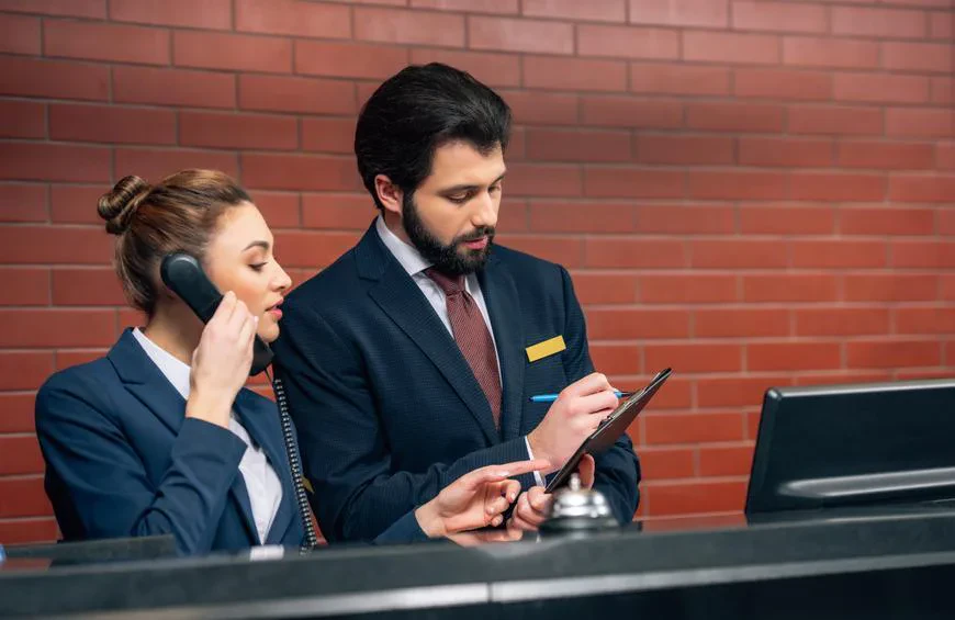 Investimet strategjike na çojnë drejt turizmit elitar? – Eksperti: Strukturat hoteliere me 4-5 yje ofrojnë standardin e një turizmi të shtrenjtë