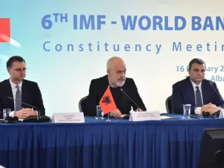 Plakja dhe fuqia punëtore “kambanë” për vendin – Konferenca me BB dhe FMN/ Investime për të ruajtur kapitalin njerëzor