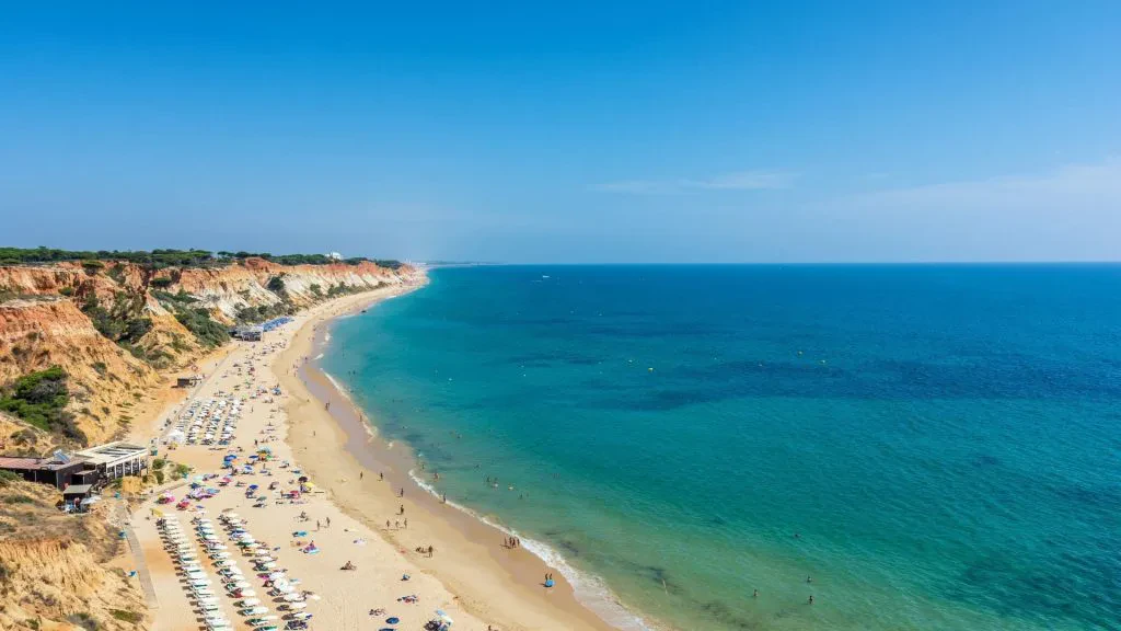 3 plazhet më të mira në botë janë të gjitha në Europë! Cilat janë plazhet e tjera në top listë?