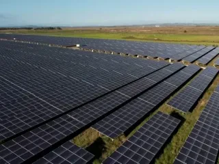 Lehtësohen procedurat për investimet në energji – Balluku: Risi edhe për vetëprodhuesit nga panelet diellore
