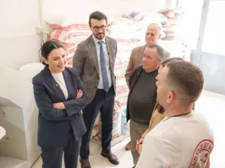 Balluku në Lushnje: Nuk ka rritje të çmimit të energjisë për furrat e bukës, ulje çmimi për pastiçeritë