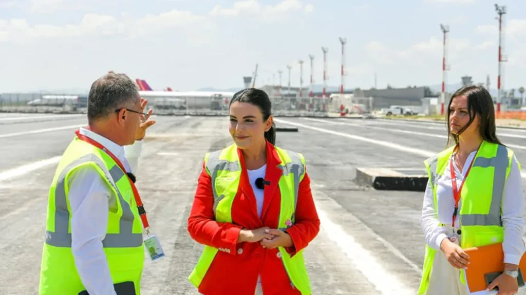 Balluku inspekton punimet në Aeroportin Ndërkombëtar “Nënë Tereza”: Investime për t’ju përgjigjur fluksit në rritje të pasagjerëve