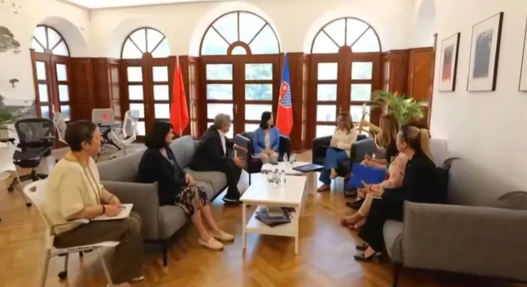 UNDP dorëzon 2 sisteme fotovoltaike diellore në Bashkinë e Shkodrës financuar nga qeveria japoneze!
