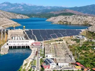 KESH, impiant lundures në Vaun e Dejës – Centrali diellor me kapacitet 13.8 MW, Korporata aplikon për lejen