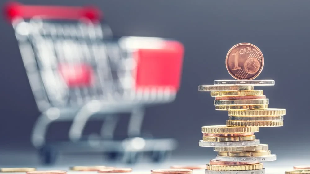 Maji rikthen rritjen e çmimeve – Norma e inflacionit arriti në 2.2%. Mobiljet dhe veshjet, grupet më të shtrenjta