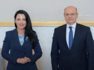 Shqipëri-Azerbajxhan,projekte të përbashkëta në energji.Mblidhet Komiteti i Përbashkët në Baku/ Balluku: Sfidë, korridoret e gjelbër