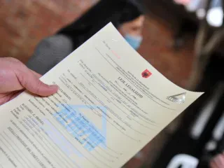 Legalizimet, 50% e faturës paguhet me bono – Shtyrja e afatit deri në dhjetor të 2027-s për vlefshmërinë e letrave me vlerë. Kush përfiton