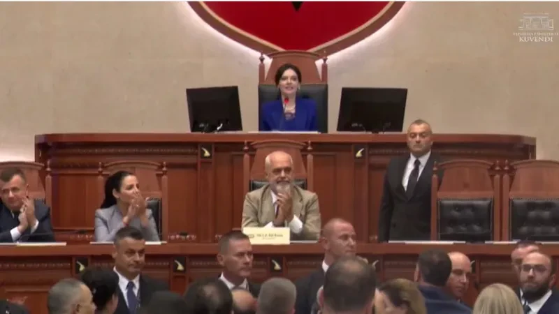 Parlamenti miraton ndryshimet në qeveri. Elisa Spiropali votohet si Kryetare e Kuvendit
