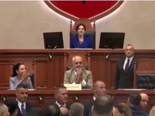 Parlamenti miraton ndryshimet në qeveri. Elisa Spiropali votohet si Kryetare e Kuvendit