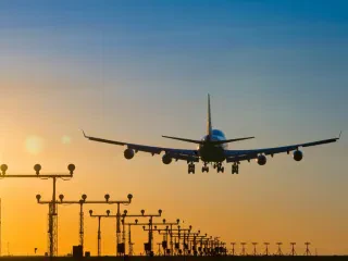 Pasagjerët nga ajri shënojnë rritje në 64.7% – INSTAT: Tregtia e mallrave arriti në 571 ton