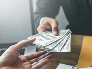 Rreth 466 mld lekë kredi të dhëna për bizneset – BSH/ Numër i lartë huash për sipërmarrjet e tregtisë me shumicë dhe pakicë