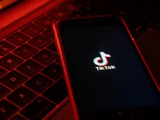 TikTok paditet për shkelje të privatësisë së fëmijëve – Akuzohet nga SHBA për “mbledhje të paligjshme të të dhënave”