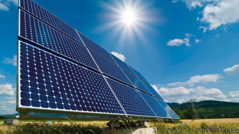 Rritet prodhimi nga energjia diellore – Shifrat/ Fotovoltaikët gjeneruan 4.8% të energjisë totale në vend