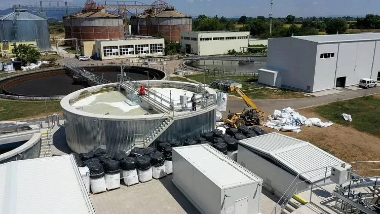 Impianti i ujit që transformon mbetjet në energji dhe produkte të tjera!