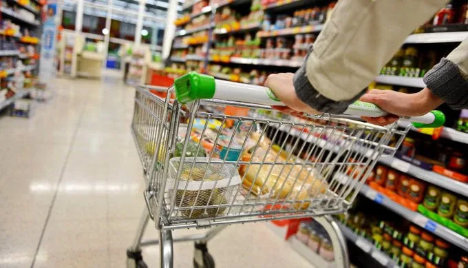 Pritet rritje e çmimeve në sektorin e shërbimeve – Vrojtimi i BSH/ Qytetarët u treguan më optimistë për situatën financiare në vend