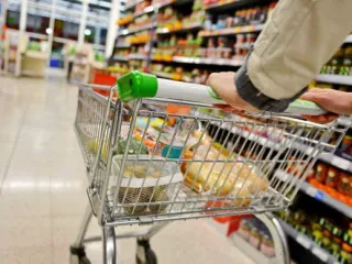 Pritet rritje e çmimeve në sektorin e shërbimeve – Vrojtimi i BSH/ Qytetarët u treguan më optimistë për situatën financiare në vend