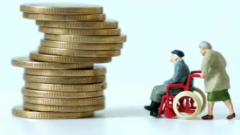 Rregulla të reja për pensionet në bankë – Nga aplikimi për transferim, tek deklarata e konfirmimit dy herë në vit