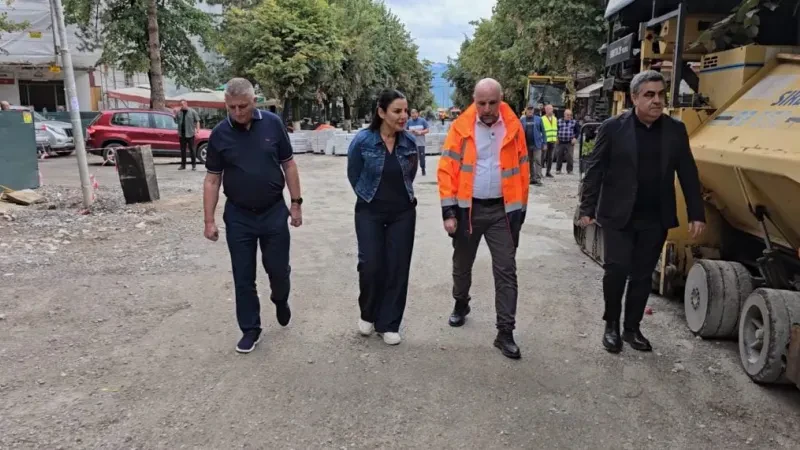 Nis puna për rehabilitimin e bulevardit kryesor të Peshkopisë, Balluku: Investime të shumta në qarkun e Dibrës