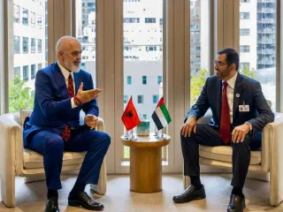 Shqipëria dhe Emiratet e Bashkuara krijojnë kompaninë KESH&MAZDAR – Projekt i përbashkët për linjën nënujore energjetike italiane