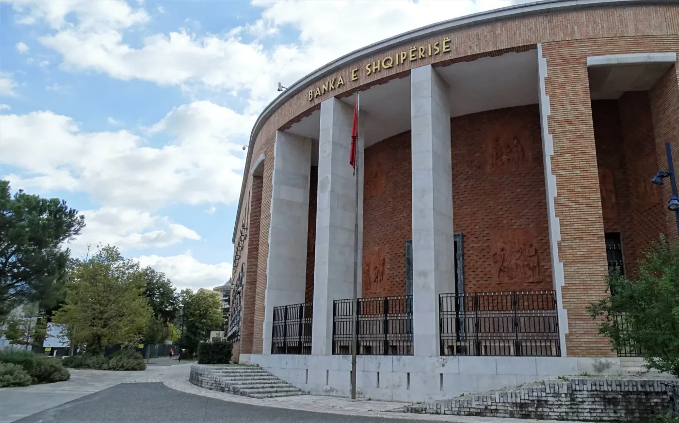 “Sprinti” i kredisë, BSH paralajmëron tjetër rritje të kërkesave për kapital ndaj bankave