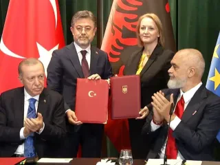 Shqipëria dhe Turqia konsolidojnë bashkëpunimin në fushën bujqësisë – Denaj nënshkruan me homologun turk, Deklaratën për Sigurimet në Bujqësi