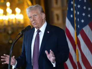 Trump frenon investimet kineze, vazhdon me tarifat ndaj Kanadasë dhe Meksikës