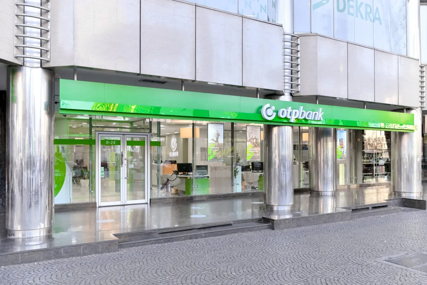 Kur shifrat flasin për njerëzit: Viti më i mirë i OTP Bank Albania në pasqyrë të jetës së përditshme